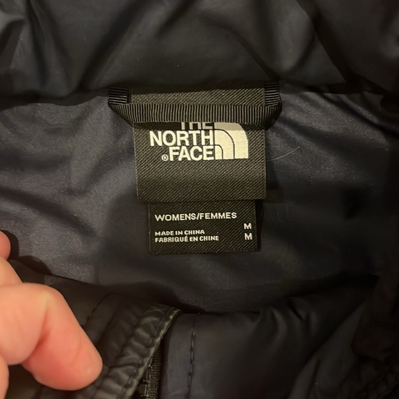 Women’s north face lightweight puffer size medium - Picture 2 of 2